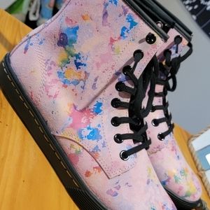 Women's Doc Marten Airwaves size 7